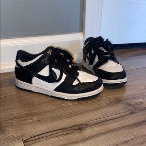 Nike dunks Black and White Sneakers